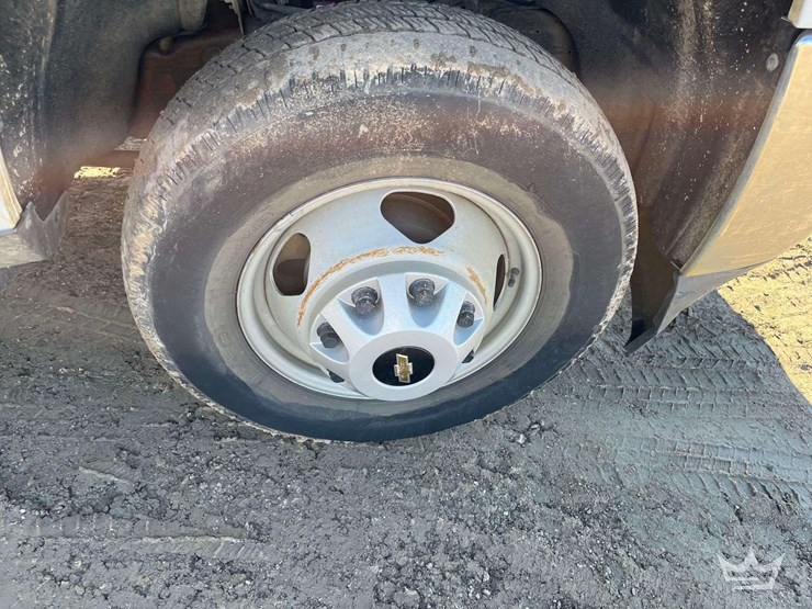 2015-chevrolet-3500hd-image-26