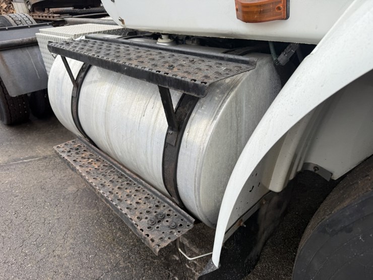 2005-international-8600-image-49