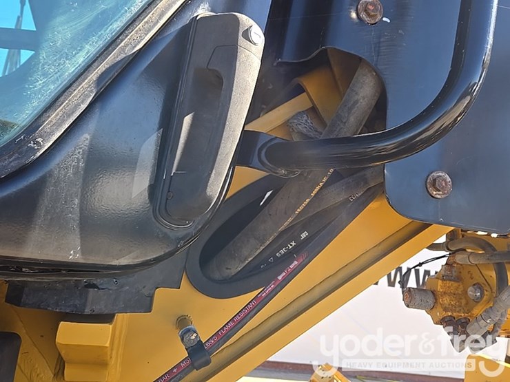 2016-caterpillar-120m2-image-108