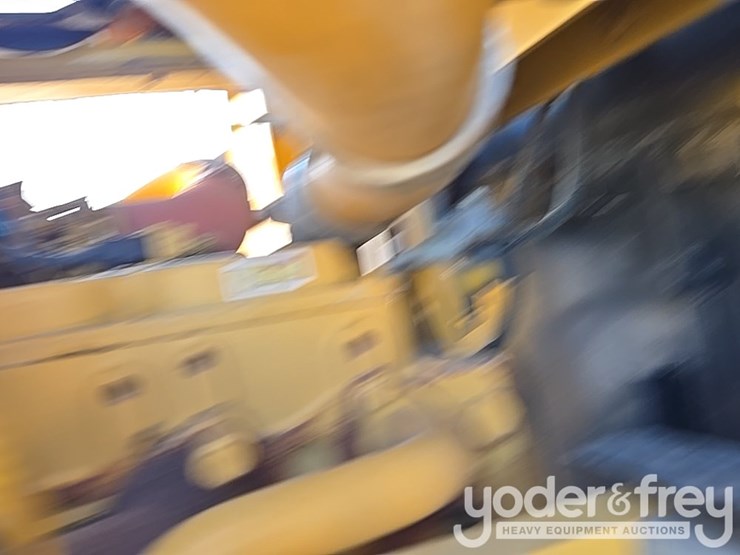 2016-caterpillar-120m2-image-192