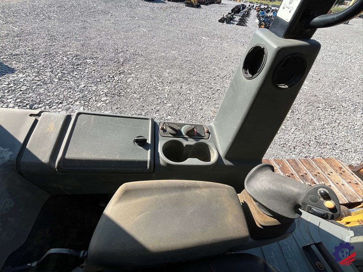 2017-caterpillar-d5k2-xl-image-78