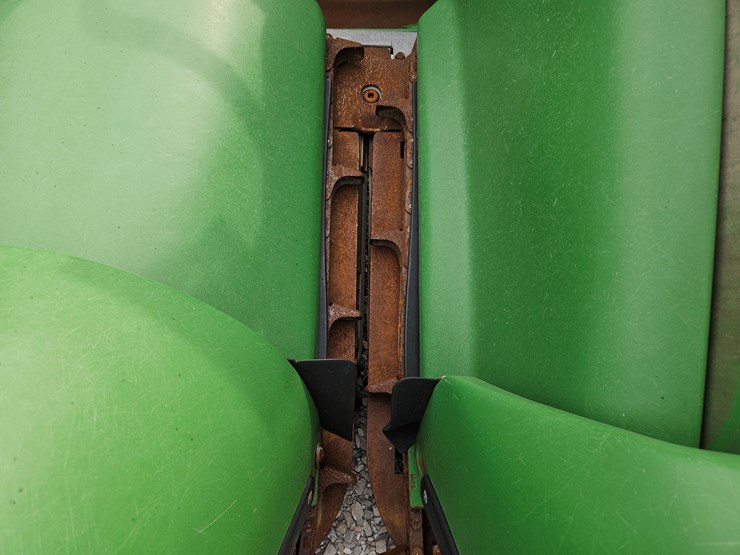 2017-john-deere-608c-image-3