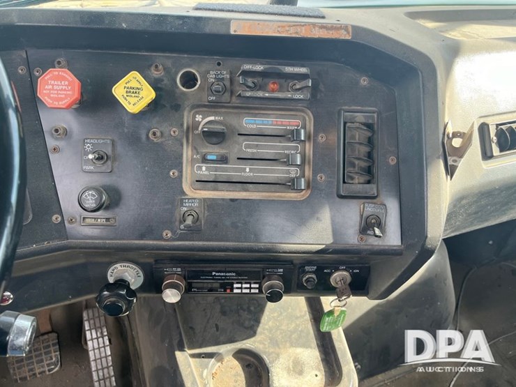 1993-white-gmc-liquid-truck-(dr8592-unit-129952)-image-70