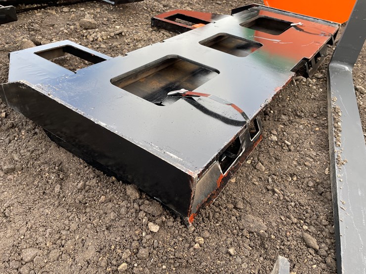 #1219-•-skidsteer-pallet-forks-image-4