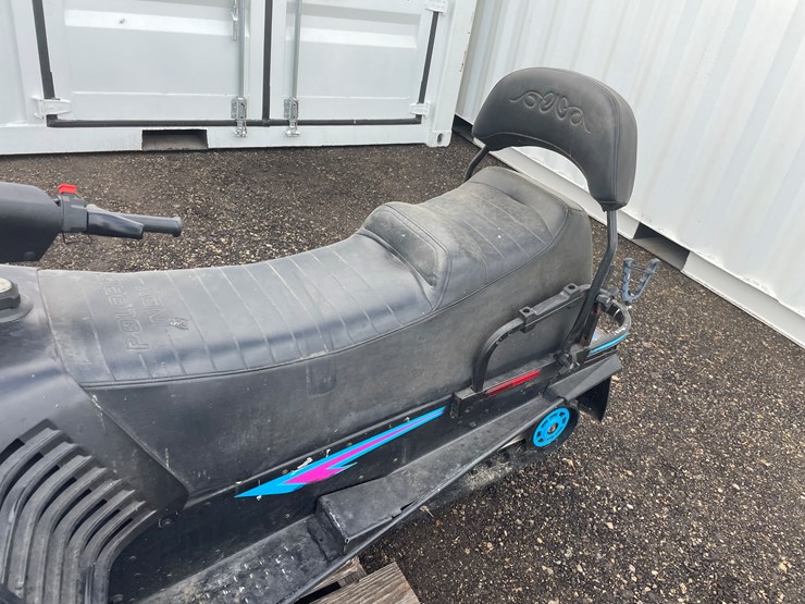 #1092-•-1994-polaris-indy-classic-500-snowmobile-(has-reg.-card)-image-11