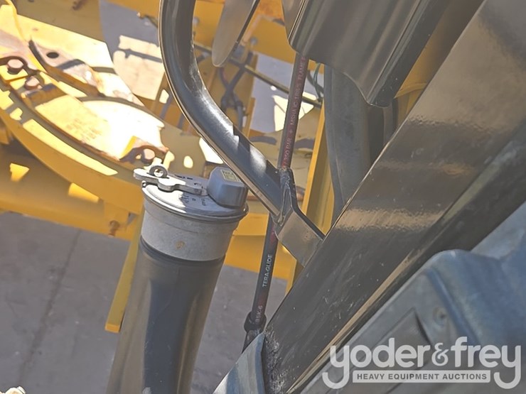 2016-caterpillar-120m2-image-248