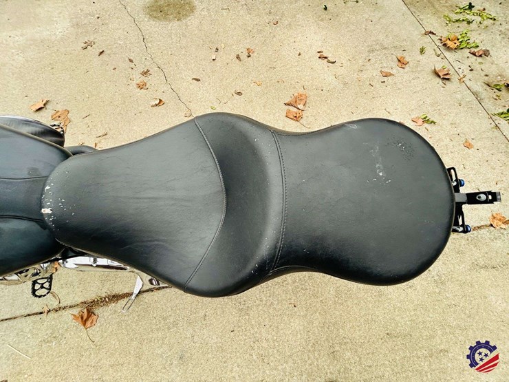 2006-harley-davidson-fxdb-dyna-street-bob-motorcycle-image-40