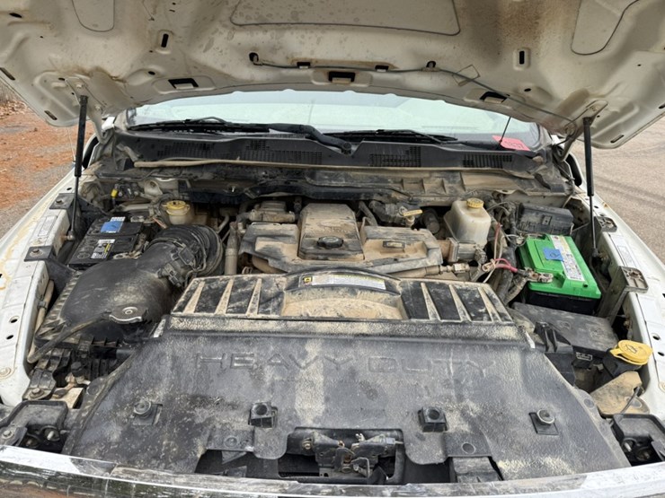 #1837-•-2011-ram-5500-4x4-flatbed-truck-image-13