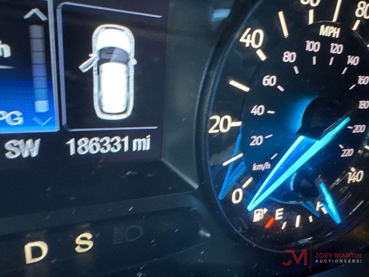 2016-ford-explorer-image-17