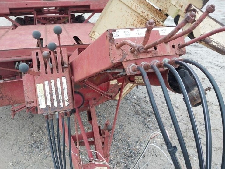 new-holland-1033-image-10