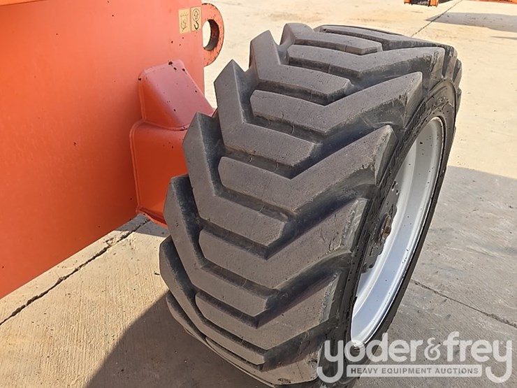2014-jlg-800aj-image-51