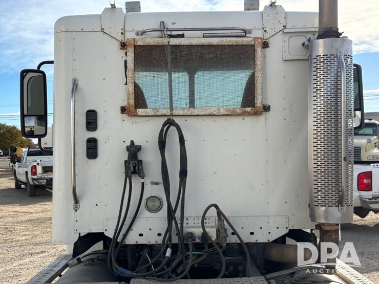 2006-freightliner-day-cab-truck-(gp12099,-unit-802)-image-38
