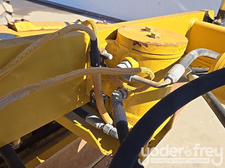 2016-caterpillar-120m2-image-116