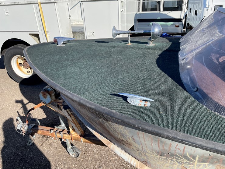 #1097-•-1953-crestliner-v4tl-aluminum-fishing-boat-with-trailer-(no-title)-image-29