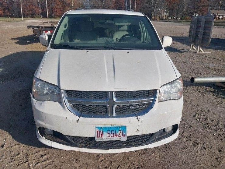 2011-dodge-grand-caravan-image-2