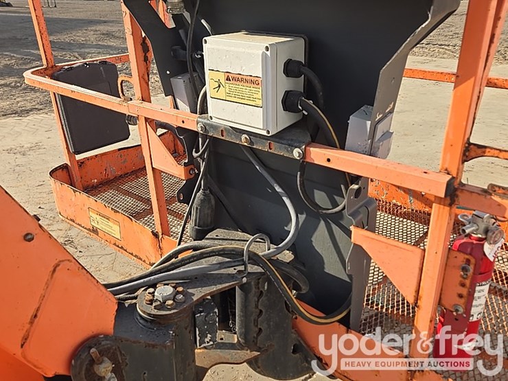 2014-jlg-800aj-image-12