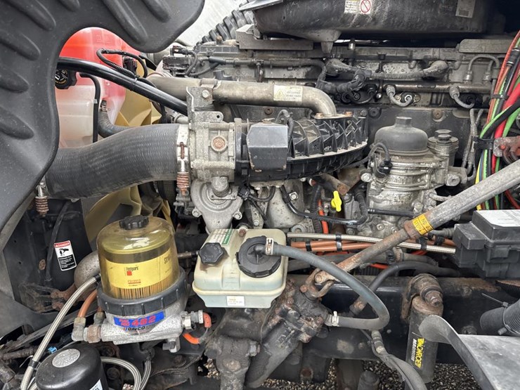 #1481-•-2015-freightliner-cascadia-day-cab-truck-tractor-image-44