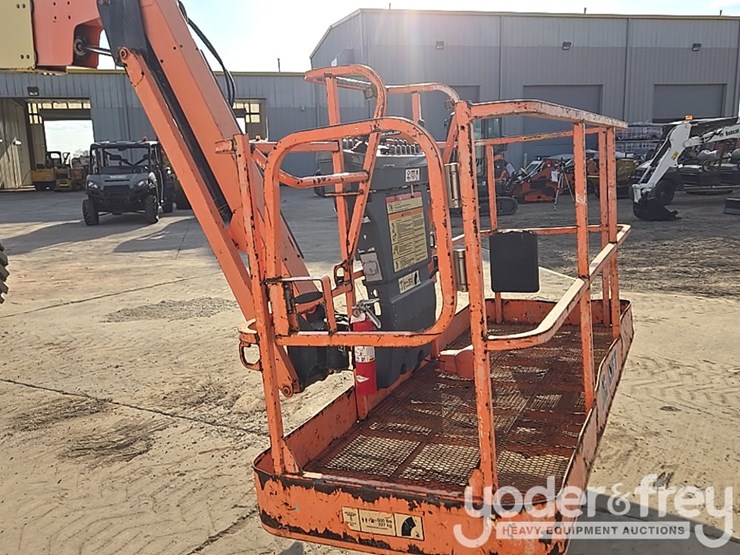 2014-jlg-800aj-image-9