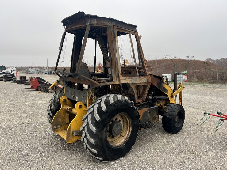 new-holland-u80b-image-7