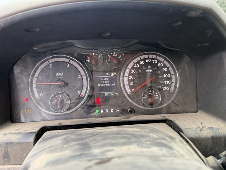 #1837-•-2011-ram-5500-4x4-flatbed-truck-image-43