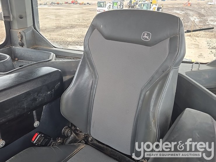 2019-deere-850l-wlt-image-100