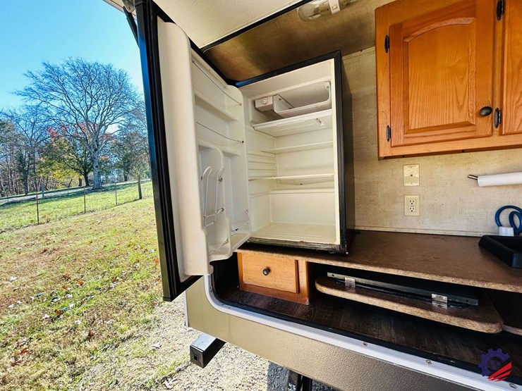 2011-keystone-hornet-platinum-31rbds-t/a-camper-trailer-image-39