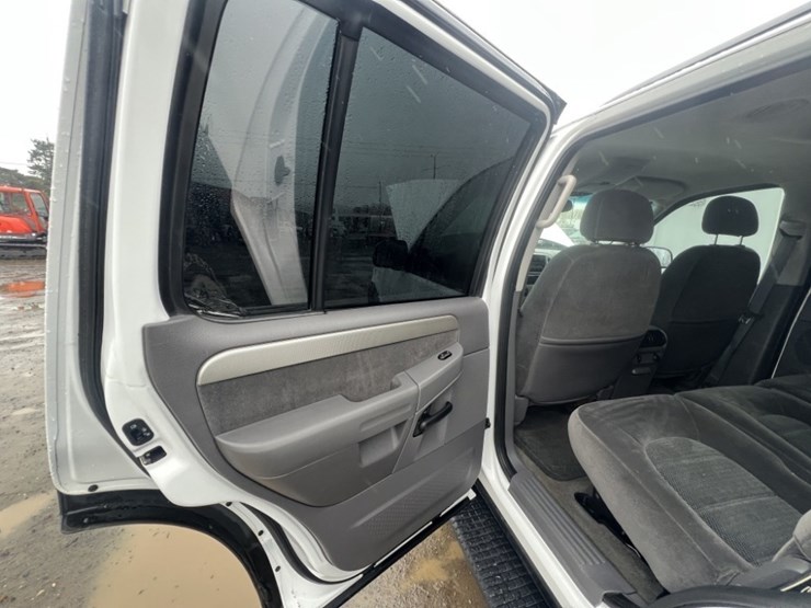 2003-ford-explorer-xlt-image-23