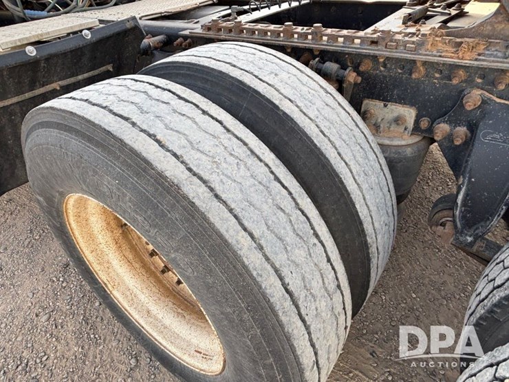 2006-freightliner-day-cab-truck-(gp12099,-unit-802)-image-32