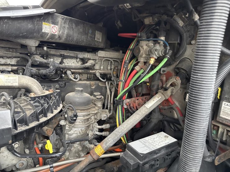 #1481-•-2015-freightliner-cascadia-day-cab-truck-tractor-image-48