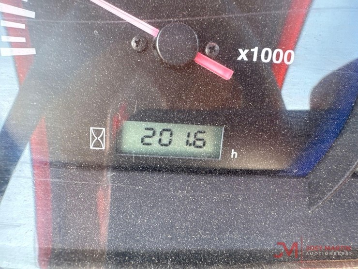 2017-kubota-l4701-image-17