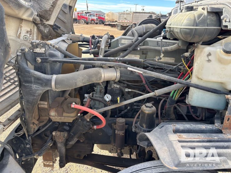 2006-freightliner-day-cab-truck-(gp12099,-unit-802)-image-54