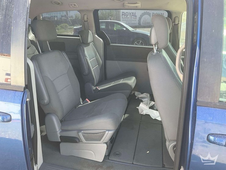 2010-dodge-grand-caravan-image-21