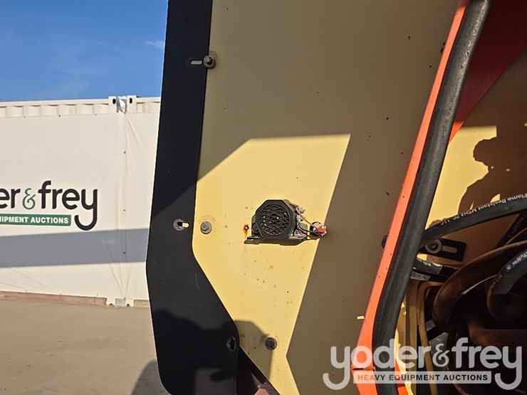 2014-jlg-800aj-image-90