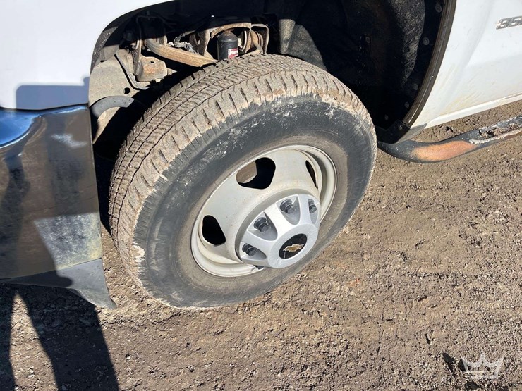 2015-chevrolet-3500hd-image-23