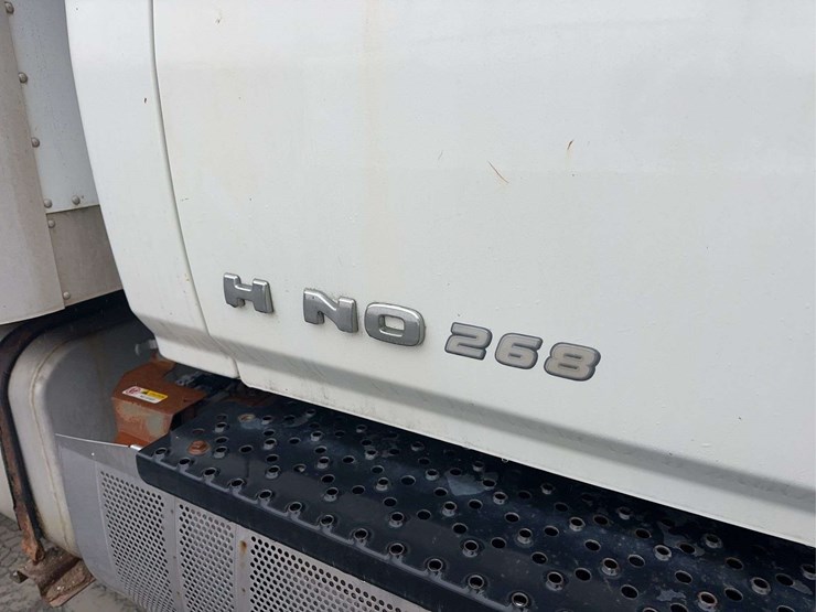 2012-hino-268-image-13