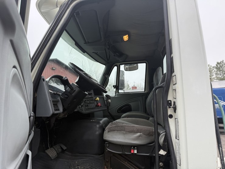 2005-international-8600-image-38