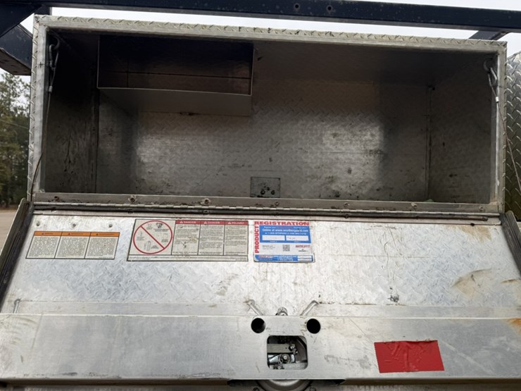 #1837-•-2011-ram-5500-4x4-flatbed-truck-image-29