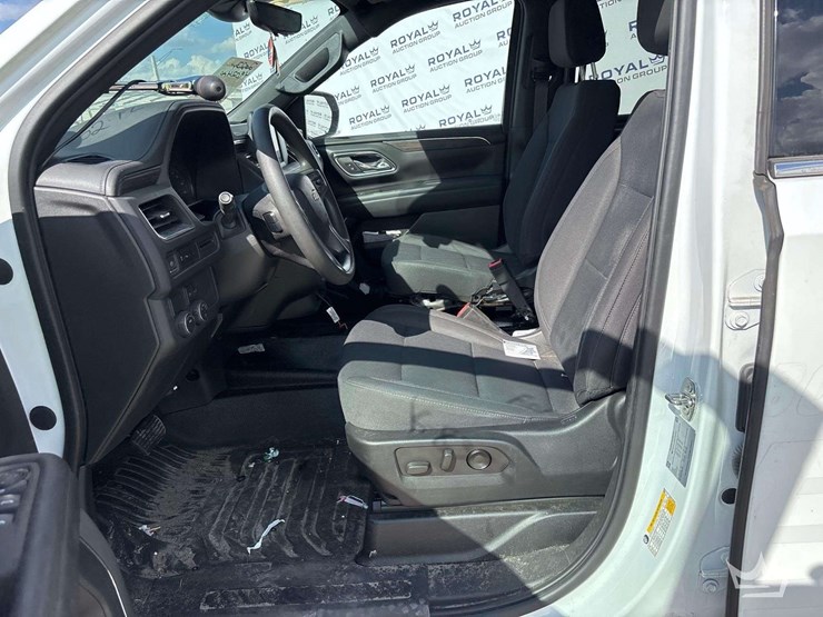 2023-chevrolet-tahoe-image-12