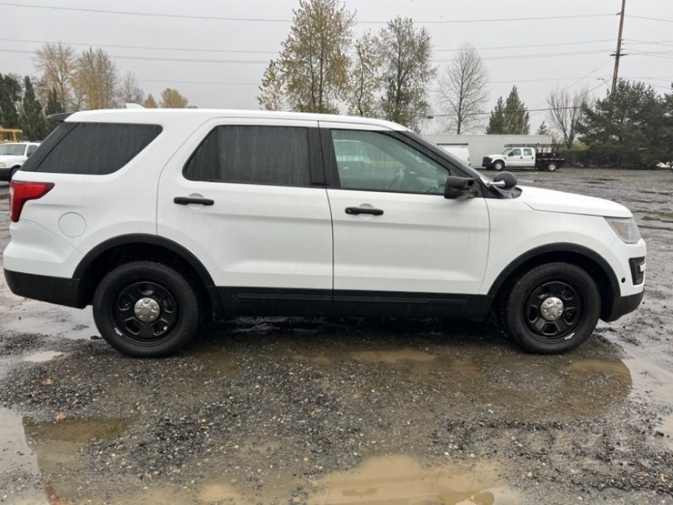 2017-ford-explorer-image-3