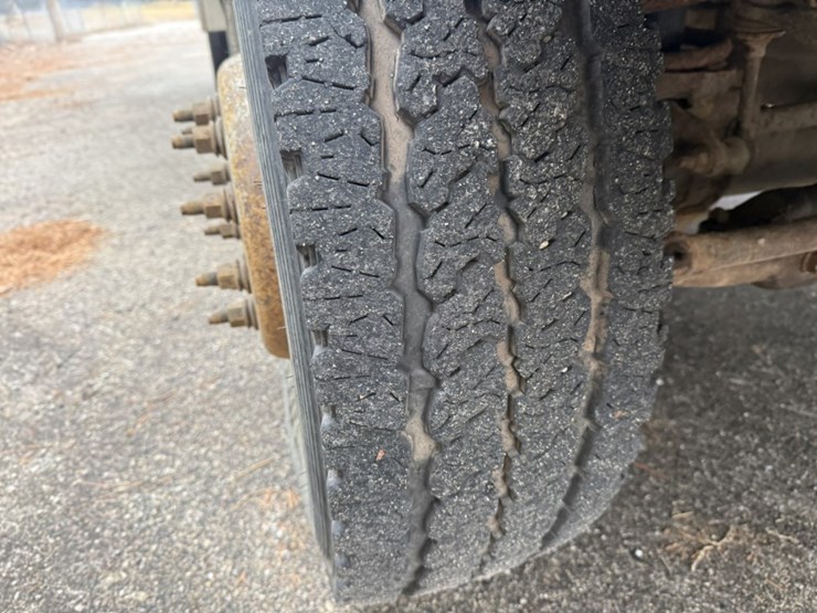 #1837-•-2011-ram-5500-4x4-flatbed-truck-image-53