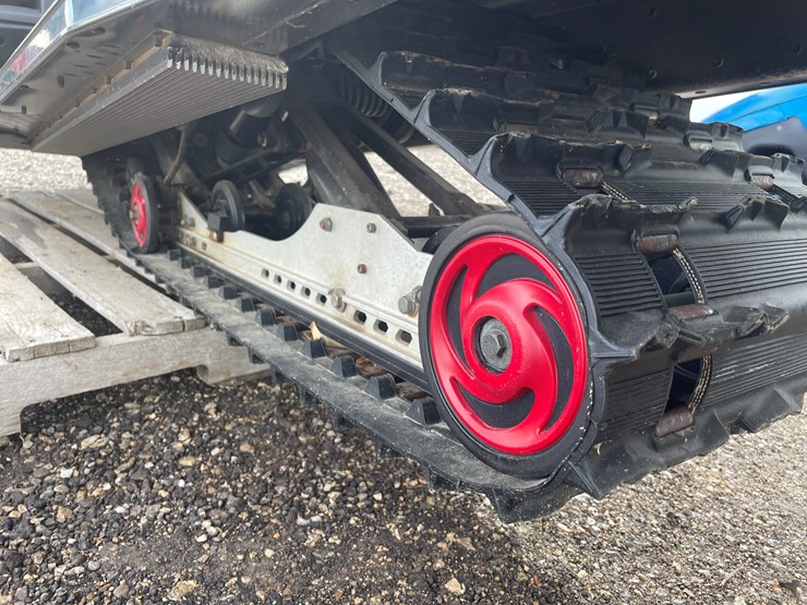 #1091-•-2000-polaris-indy-classic-touring-snowmobile-(has-reg.-card)-image-7