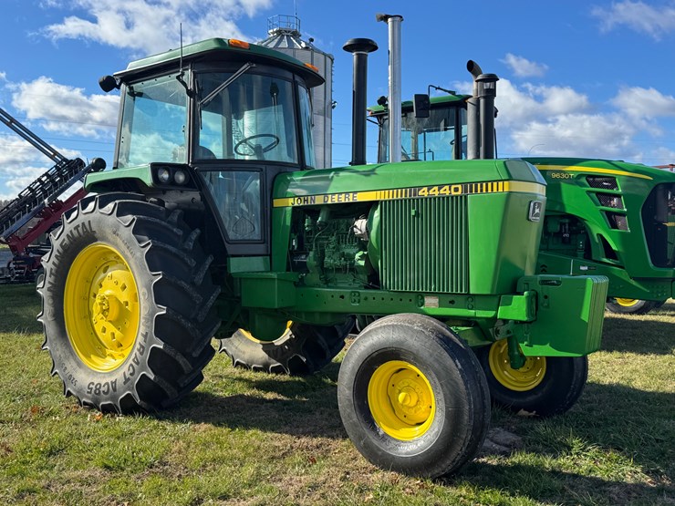 john-deere-4440-image-1