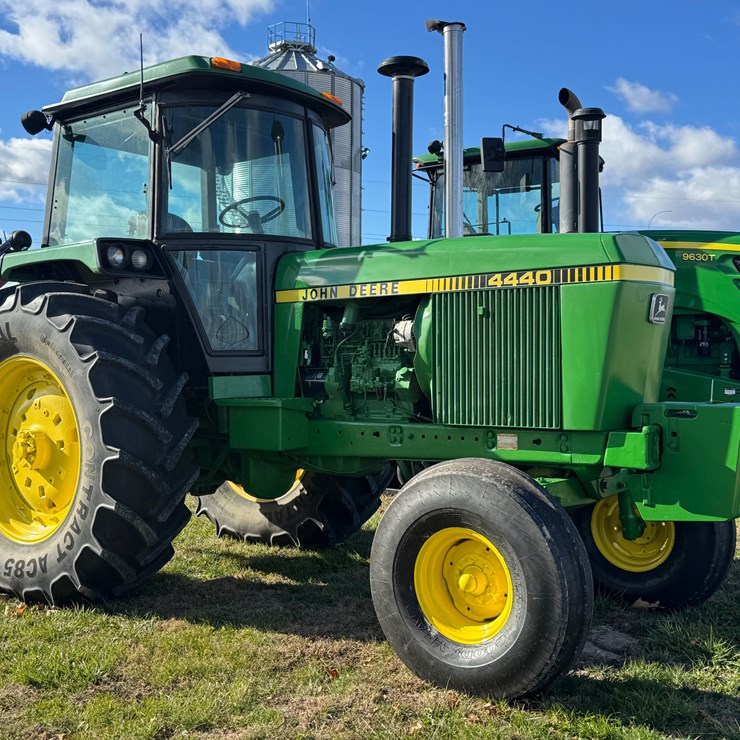 JOHN DEERE 4440