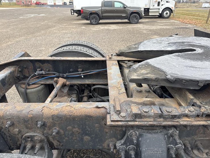 #1481-•-2015-freightliner-cascadia-day-cab-truck-tractor-image-24