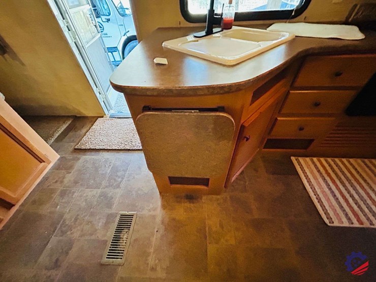 2011-keystone-hornet-platinum-31rbds-t/a-camper-trailer-image-79