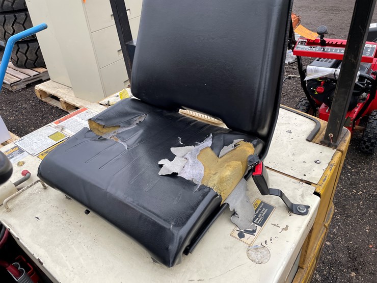 #1094-•-yale-3,000lbs-electric-forklift-image-4