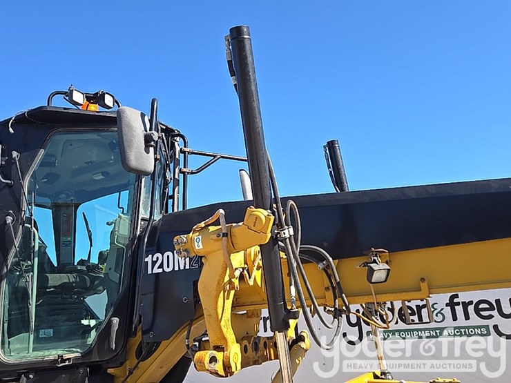 2016-caterpillar-120m2-image-113