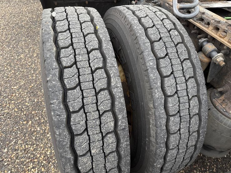 #1481-•-2015-freightliner-cascadia-day-cab-truck-tractor-image-53