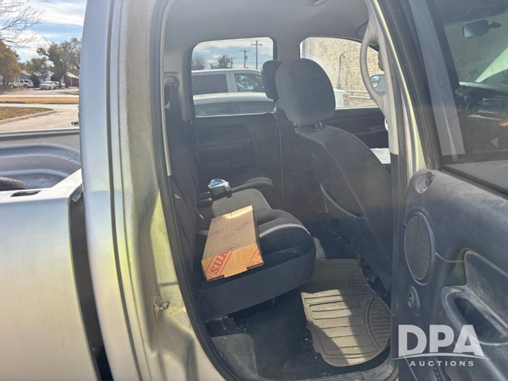 2004-dodge-2500-image-43