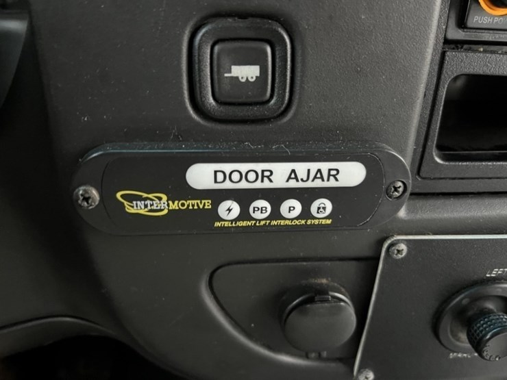 2014-chevrolet-express-paratransit-bus-image-29